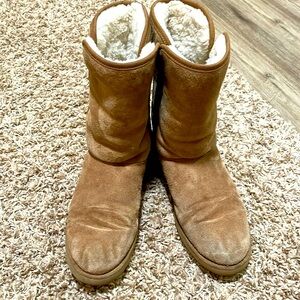Women’s size 6 UGGs